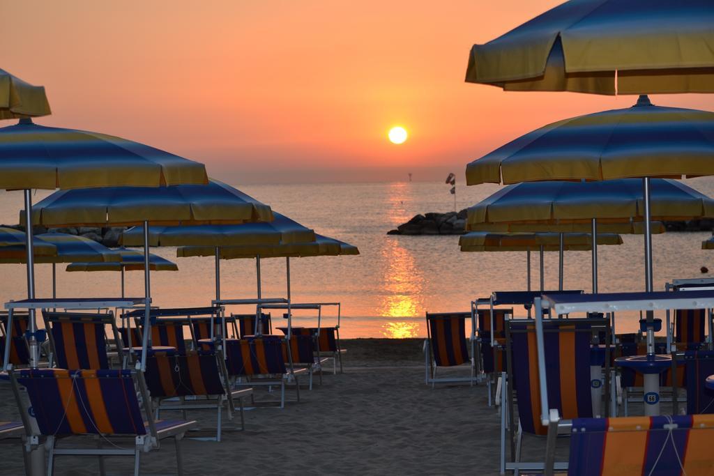 Hotel Europa Cupra Marittima Esterno foto